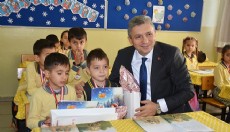 Antalya'da 498 bin 603 öğrenci karne heyecanı yaşadı