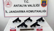Antalya'da 5 ruhsatsız tabanca ele geçirildi