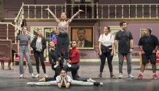 Antalya'da 'Dino Ormanı' sahneye çıkıyor