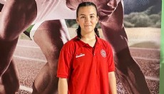 Antalya'da ailesinden gizli başladığı güreşte şampiyon oldu
