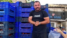 Antalya'da alıcı bulamadığı 4 ton domatesi ücretsiz dağıttı