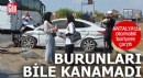 Antalya'da bariyere çarpan otomobilden yara almadan çıktılar