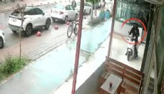 Antalya'da bisikletle gelip motosikleti çaldı