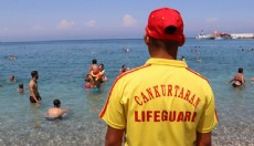 Antalya'da cankurtaranın denizden çıkardığı turist hastanede öldü