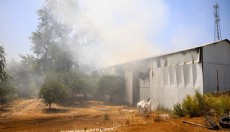Antalya'da depo ve içerisindeki otomobil yandı