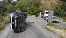 Antalya'da devrilen aracın sürücüsü yaralandı