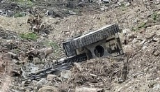 Antalya'da devrilen iş makinesinin operatörü öldü