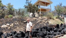 Antalya'da emekli itfaiyeci evini yanmaktan kurtardı