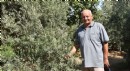Antalya'da emekli öğretmen, ağaçlarının kurumasından korkuyor
