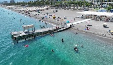Antalya'da engelsiz plajda denize kolay ulaşım
