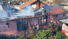 Antalya'da gecekondu yangında kullanılamaz hale geldi