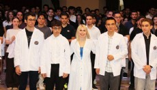 Antalya'da genç hekim adayları beyaz önlüklerini giydi