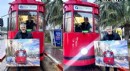 Antalya'da her sabah bindiği tramvayı resmetti