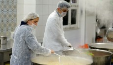 Antalya'da ihtiyaç sahiplerine her gün sıcak yemek