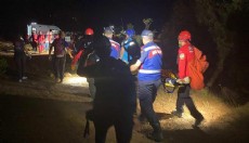 Antalya'da kayalık alanda mahsur kalan 2 çocuk kurtarıldı