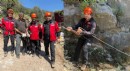 Antalya'da kayalıkta mahsur kalan keçiler kurtarıldı
