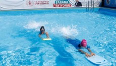 Antalya'da kırsaldaki çocuklara portatif yüzme havuzu