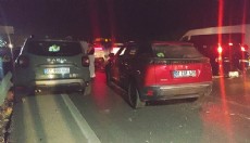 Antalya'da köpeğe çarpan araç devrilince 6 araç birbirine girdi