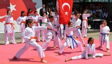 Antalya'da öğrencilerden renkli 19 Mayıs kutlaması