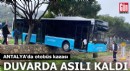 Antalya'da otobüs kazası! Duvarda asılı kaldı