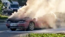 Antalya'da otomobil yangında kullanılamaz hale geldi