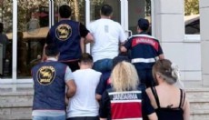 Antalya'da otomobildeki 3 şüpheli yakalandı