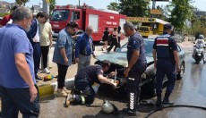 Antalya'da otomobildeki yangın, sulama aracıyla söndürüldü