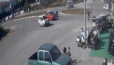 Antalya'da otomobillerin çarpıştığı kaza kamerada