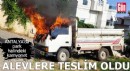Antalya'da park halindeki kamyonet alevlere teslim oldu