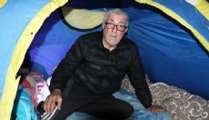 Antalya'da parkta, çadırda yaşam mücadelesi