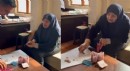 Antalya'da pazarda kaybettiği cüzdan, teslim edildi