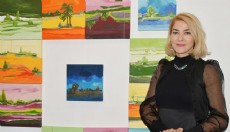 Antalya'da pencereden gözlemlerini tuvale yansıttı