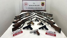 Antalya'da ruhsatsız silah operasyonu