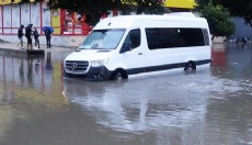 Antalya'da sağanak hayatı olumsuz etkiledi