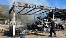 Antalya'da sahildeki büfe yangında kullanılamaz hale geldi