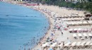 Antalya'da sıcaktan bunalanlar sahillere akın etti