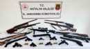 Antalya'da silah ve mühimmat kaçakçılığı operasyonu