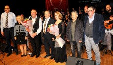 Antalya'da tabiplerden türkü konseri