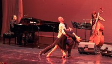 Antalya'da tutkunun dansı