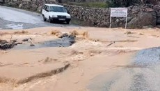 Antalya'da yağışta zarar gören yol onarıldı