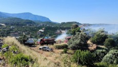 Antalya'da yangın helikopter desteğiyle söndürüldü