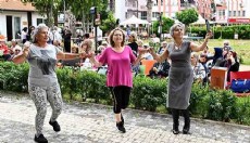 Antalya'da yaşlı evlerinde bahar şenliği