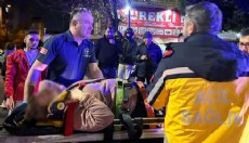 Antalya'da yaya geçidinde motosiklet çarptı: 2 yaralı