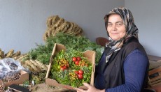 Antalyalı kadınlardan Avrupa'ya 1 milyon Noel çelengi