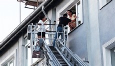 Apartmandaki yangında mahsur kalanlar kurtarıldı