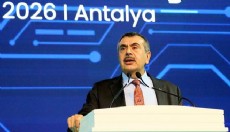 Bakan Tekin, Antalya'da robot yarışmasına katıldı