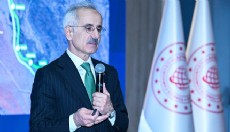 Bakan Uraloğlu: Türk sahipli 14 gemi Hürmüz'de bekliyor