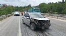 Bariyere çarpan otomobilin sürücüsü yaralandı