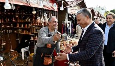 Başkan Uysal’dan Yeni Yıl Çarşısı’na ziyaret