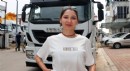 Begüm, memuriyeti bırakıp TIR şoförü oldu